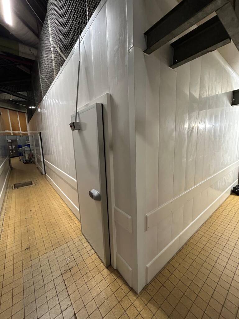 Rénovation magasin Carrefour : lambris PVC et protections